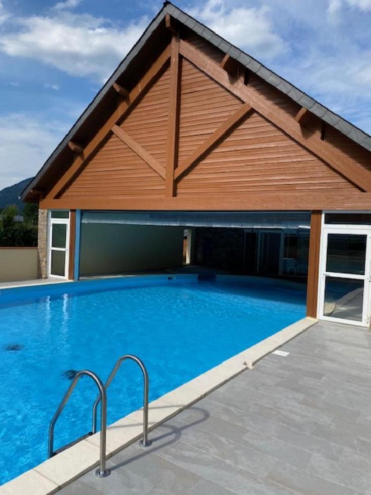 Appartement Étoilé: Résidence Agréable en Haute-Garonne Bagneres-de-Luchon Exterior photo